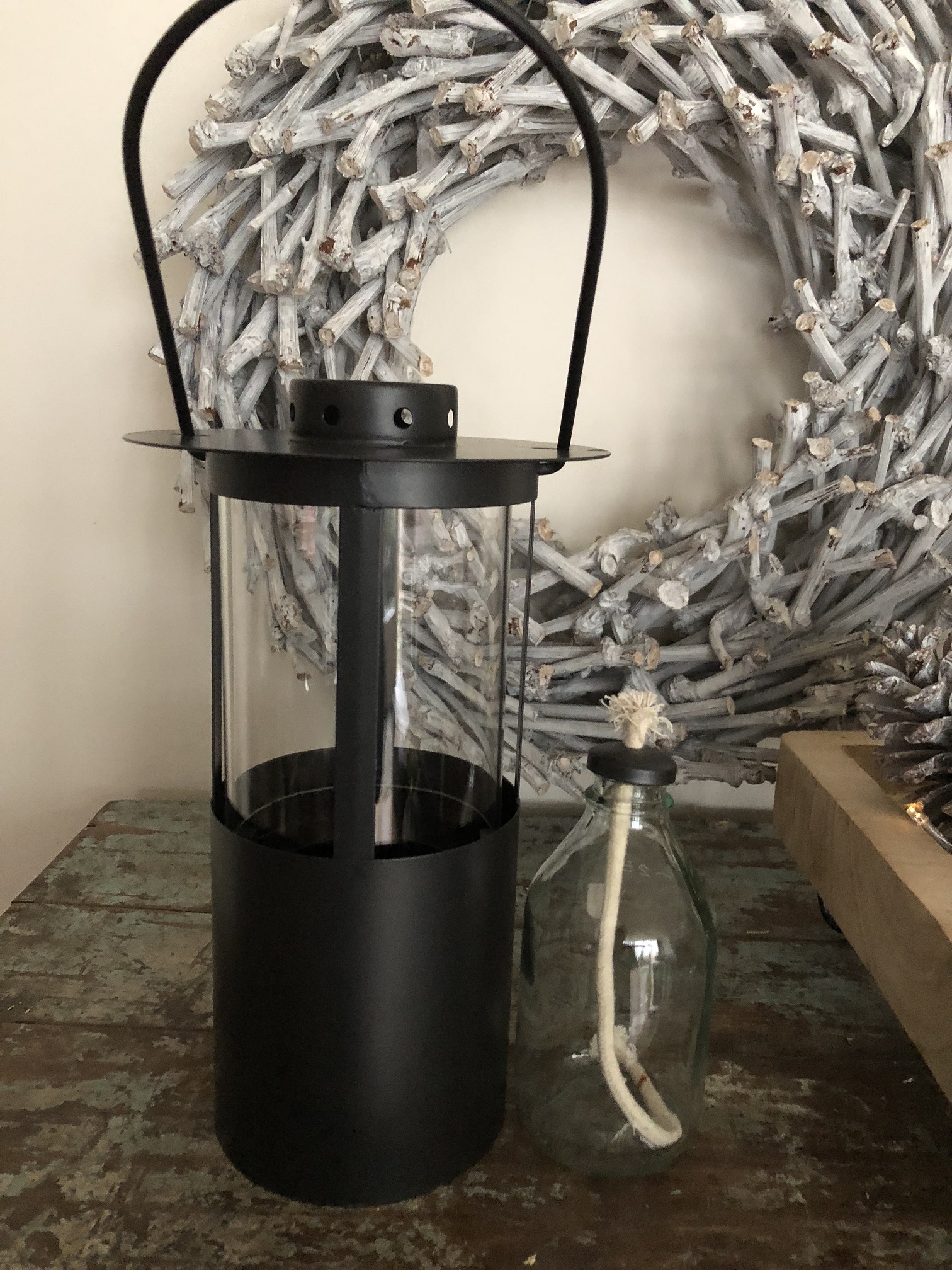 Lantaarn, metaal en glas, mooie zware zwarte (olie-kaars) lantaarn