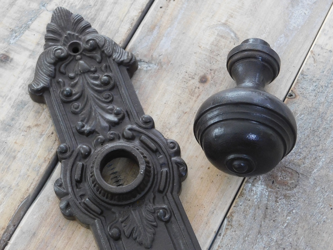Halve set: deurknop Belli + 1 lange deurplaat antiek , PZ van antieke ijzeren