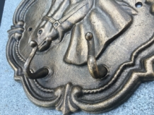 Wandkapstok met afbeelding paardenhoofd gietijzer, 2 haken.