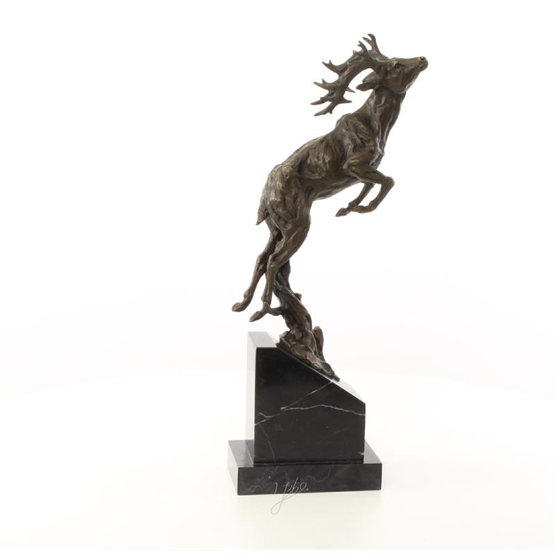 Bronzeskulptur eines springenden Hirsches