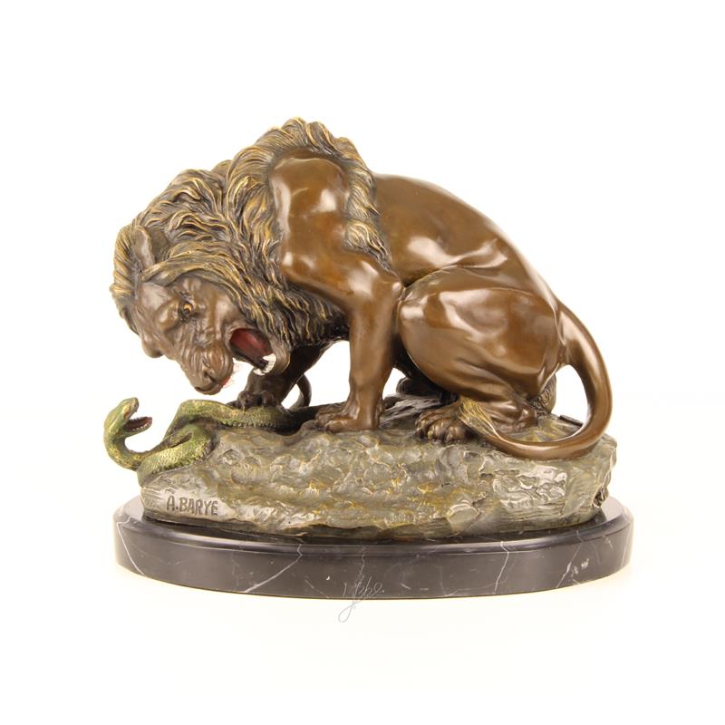 Bronzeskulptur eines Löwen und einer Schlange