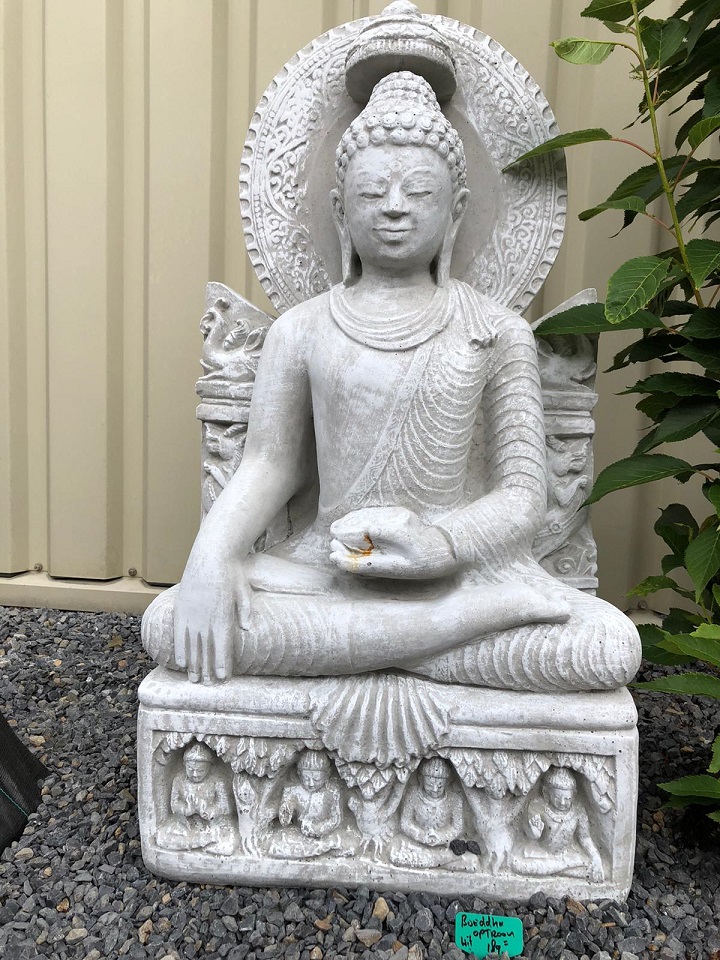 Boeddha op troon - white wash - steen