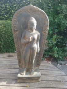 Boeddha met wandplaat, groot, vol steen.