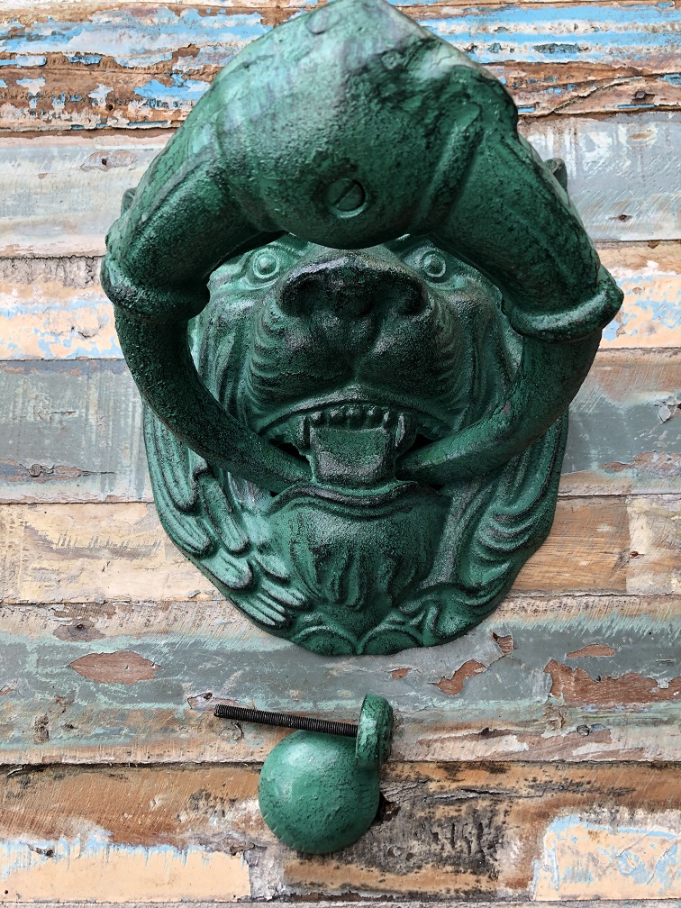 Prachtige grote leeuwekop als deurklopper, gietijzer-green.