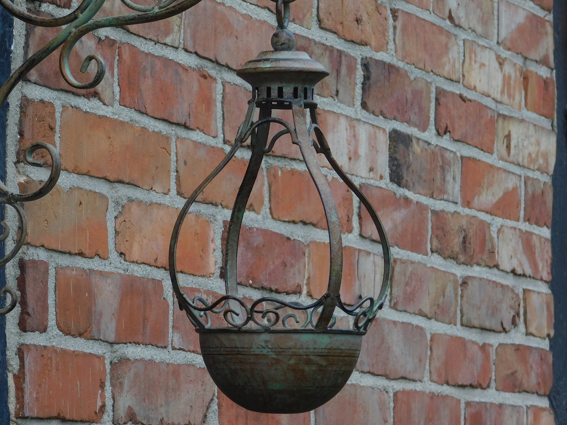 Hanging basket with wall hook - metal - wall decoration