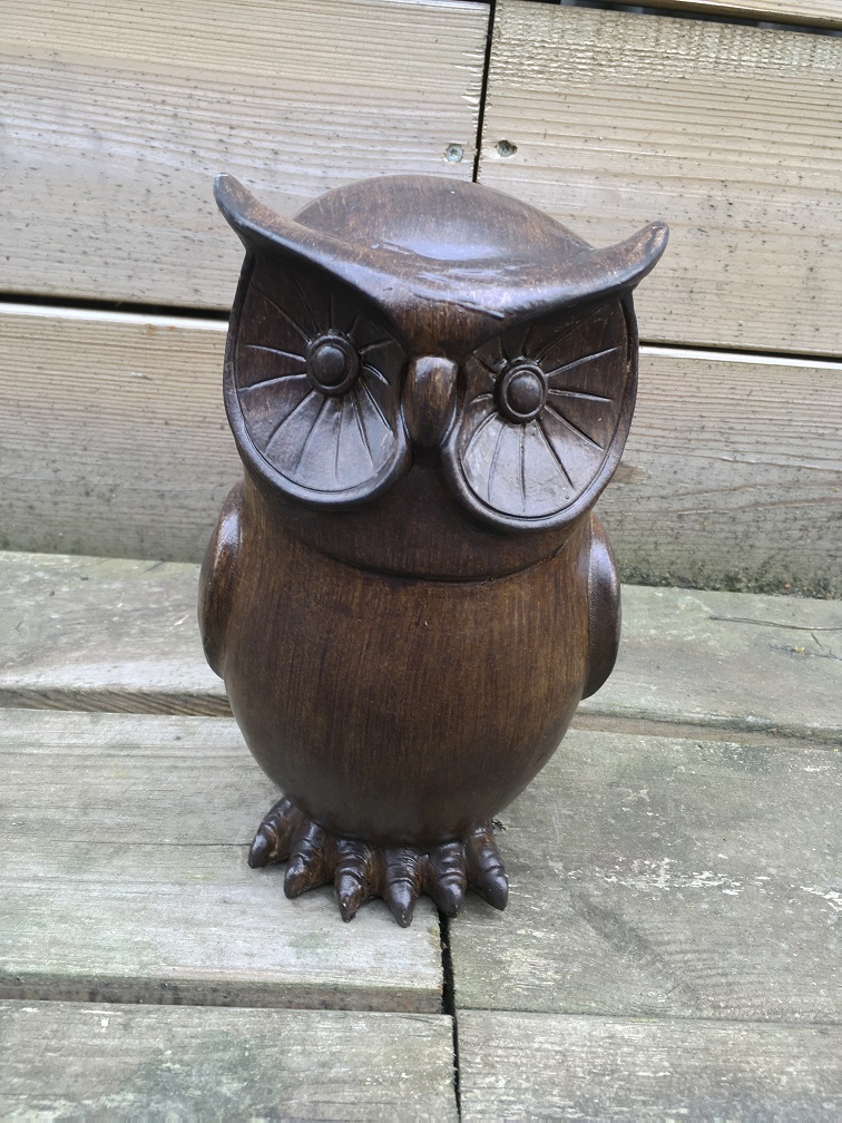 De eigenaar behandeling Onafhankelijk Een kleine uil gemaakt van hars, hout uiterlijk, leuk beeldje! - CountryClassicDesign, Alle accessoires voor in en om uw huis. Maak van je huis een thuis. De eigenaar behandeling Onafhankelijk Een kleine uil gemaakt van hars, hout uiterlijk, leuk beeldje! - CountryClassicDesign, Alle accessoires voor in en om uw huis. Maak van je huis een thuis.