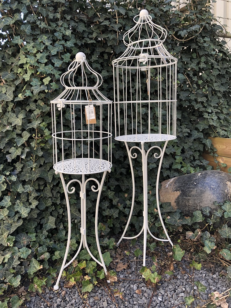 ziek Voorbeeld verlangen Vogelkooi staand op sierlijke smeedijzeren pootjes, een sieraad !! -  CountryClassicDesign, Alle accessoires voor in en om uw huis. Maak van je  huis een thuis.