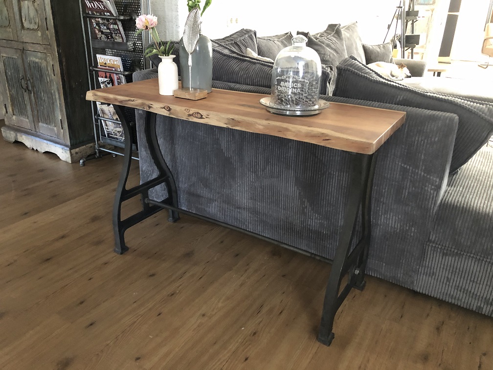 UNIEK EN HEEL FRAAI IS DEZE BOOMSTAMTAFEL GIETIJZEREN ONDERSTEL,. - CountryClassicDesign, Alle accessoires voor in en om uw huis. Maak van je een thuis.