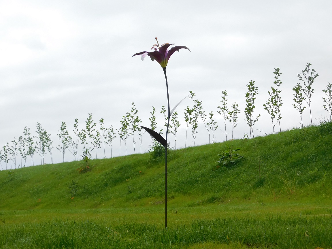 Handmade Lily - garden stick 125 cm - metal