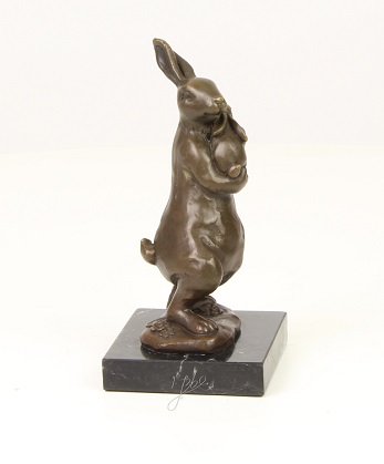 Bronzeskulptur eines Kaninchens mit einem Jungtier