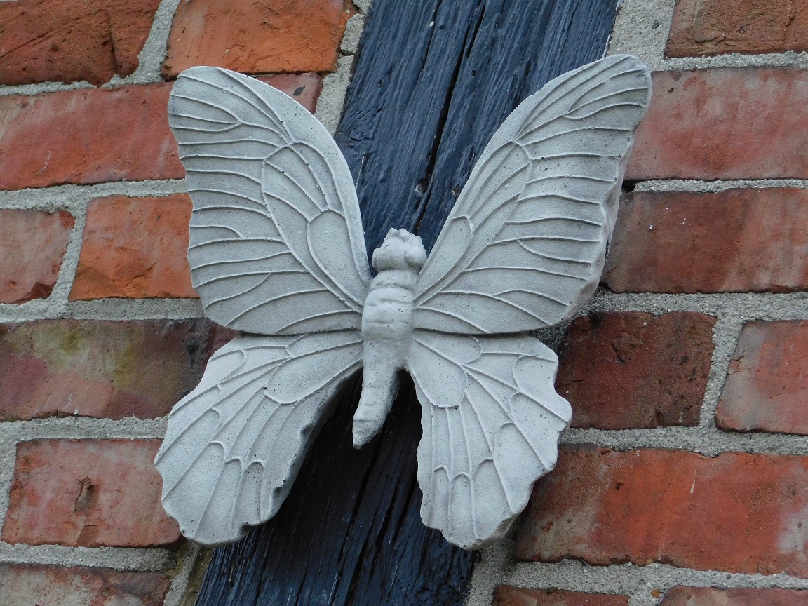 Schmetterling aus Stein - Wanddekoration - inkl. Haken