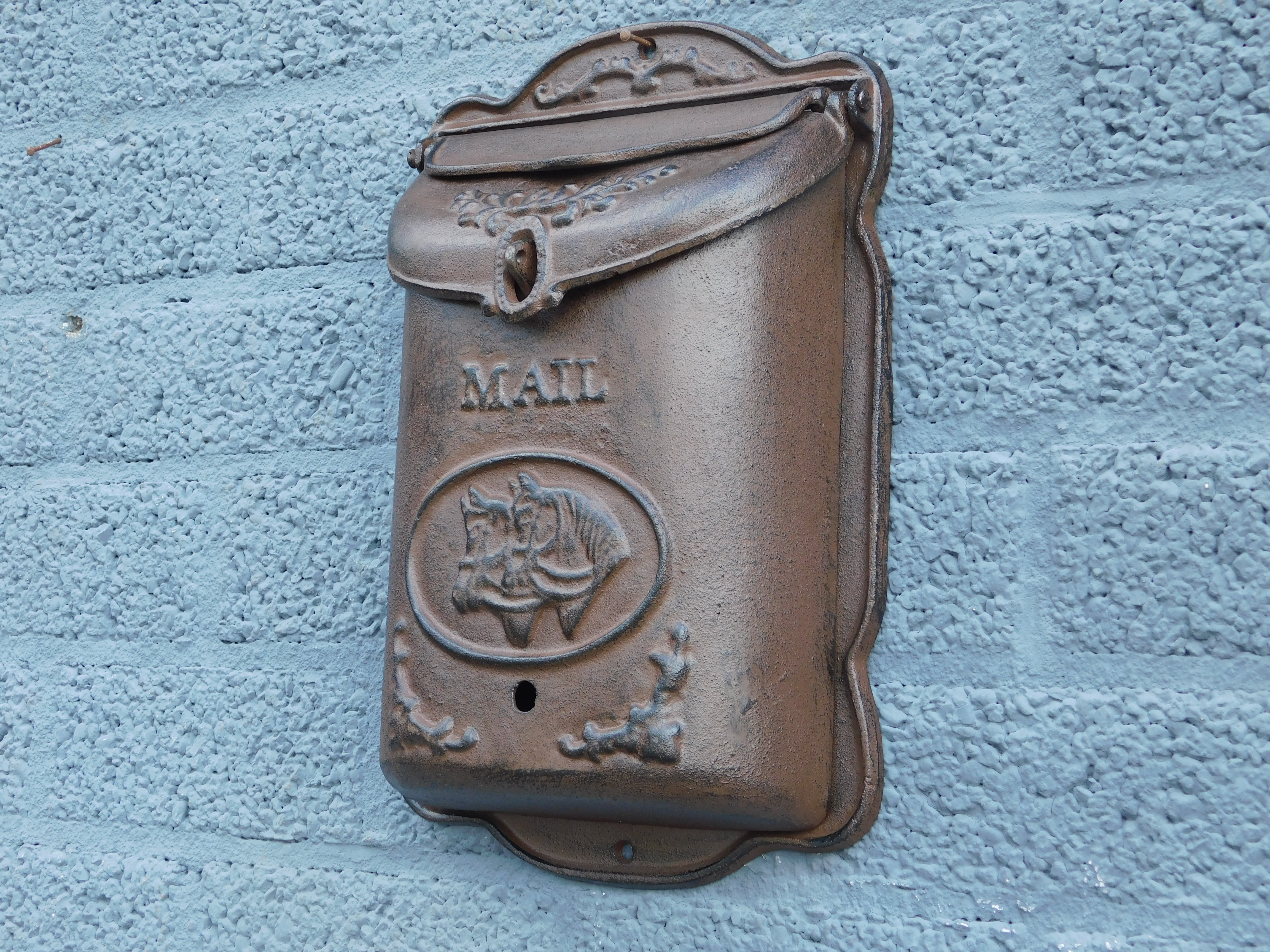 Brievenbus - mailbox - gietijzer - bruin
