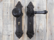 Set deurbeslag - vaste deurknop, deurklink en 2 deurplaten klassiek PZ92