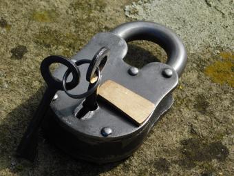 Authentiek Middeleeuws Hangslot – Vintage Stijl – Inclusief 2 Sleutels