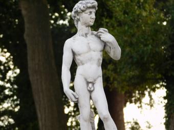 Statue David auf Sockel – 88 cm – Stein