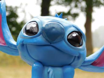Stitch Sculpture – 28 x 33 cm – Polystone