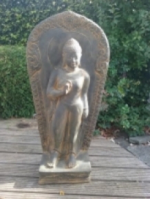 Boeddha met wandplaat, groot, vol steen.