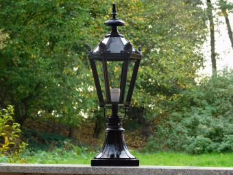 Klassieke Buitenlamp - 70 cm - Zwart - Kap met Kronen op Vierkante Voet - Alu