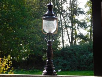 Classic Outdoor Lamp - 93 cm - Black - Aluminum Pedestal Post + Shade with Brass Accent