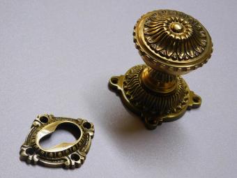 Türknauf mit Knauf- und Schlossrosette PC – Fester Knauf – Messing