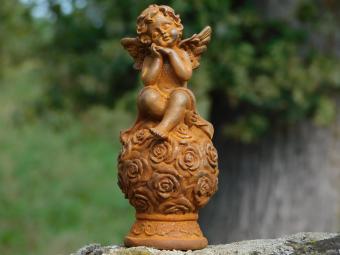 Engel op Bol van Rozen – Gietijzer – ca. 15,5 cm hoog