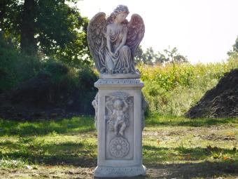 Angel with Wings on English Pedestal - 113 cm - Stone
