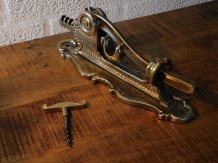 Wand wijnopener, hendel kurkentrekker messing, flesopener messing, heel fraai!! LAATSTE
