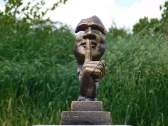 Statue The Whisperer - Bronze look - Cast iron