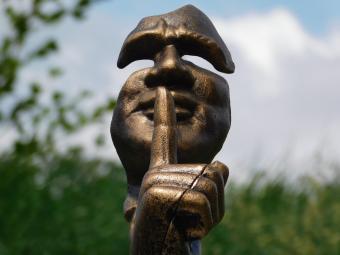 Statue The Whisperer - Bronze look - Cast iron