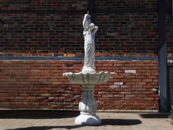 Fountain with Woman - 170 x 80 cm - Stone