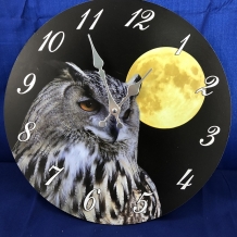 Wooden clock with an image of an owl