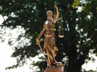 Beeld Vrouwe Justitia - Brons-look - 35 cm - Polystone