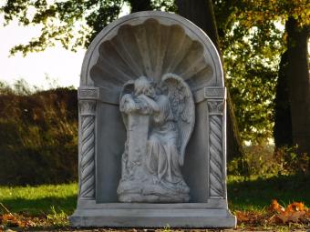 Classic Chapel with Resting Angel – 65 cm – Grey/White – Stone