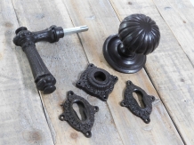 Deurbeslag - set voor de voordeur , van antiek ijzer