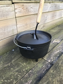 1 fire pot, iron, capacity 4 liters