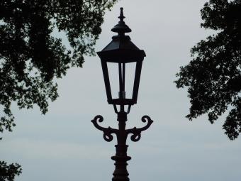 Sturdy Lamp Post - 320 cm - Cast Iron Menie Rough with Black Cap