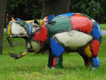 Nilpferd-Bamba-Skulptur – 50 x 80 cm – Metallkunstwerk – Farbenfroh
