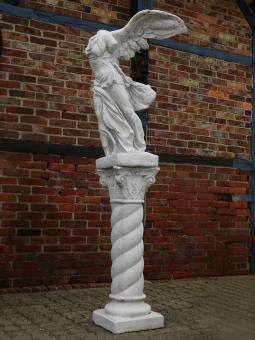 Statue Nike auf Sockel XL – 194 cm – Stein – Gartenstatue