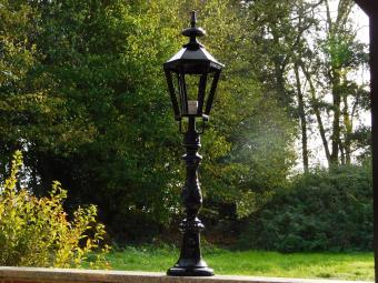 Klassieke Staande Buitenlamp met Franse Lelie - 102 cm - Zwart - Alu
