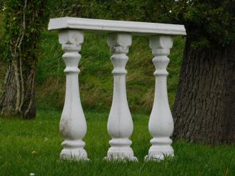 Set of 3 Baluster Posts with Window – For Balcony or Garden – Stone – 90 cm High