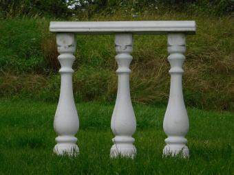 Set of 3 Baluster Posts with Window – For Balcony or Garden – Stone – 90 cm High