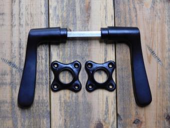 Set Türgriffe mit quadratischen Rosetten – Aluminium – Schwarz