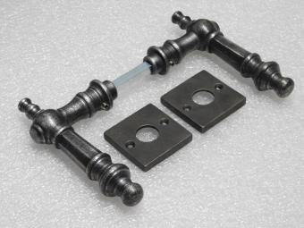 Türgriff-Set „Victoria“ + quadratische Griffrosetten – verzinktes Gusseisen