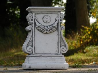 Eleganter Sockel – 31 cm – Stein