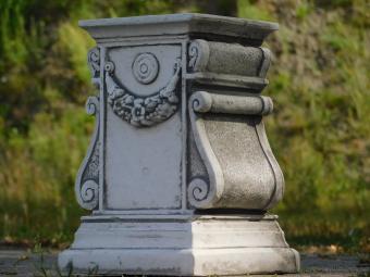 Eleganter Sockel – 31 cm – Stein
