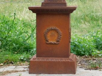 Classic Pedestal - 62 cm - Gusseisen - Rost
