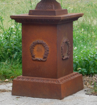 Classic Pedestal - 62 cm - Gusseisen - Rost