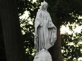 Garden Statue of Mary on Medusa Pedestal - 170 cm - Stone Statue and Column Set