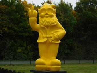 Garden gnome Middle finger XL - 80 cm - Yellow