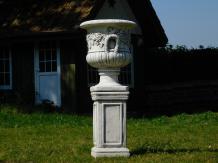 Gartenvase mit Weintrauben auf Sockel - 97 cm - Stein